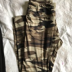Express camo leggings